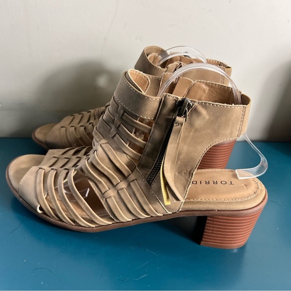 Torrid Tan Woven Blocked Heel Sandals Size 12 W Side Zip Cage Open Toe - Picture 3 of 11